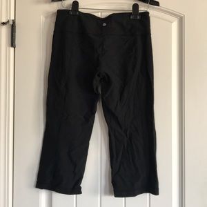 Lululemon reversible cropped yoga pants.